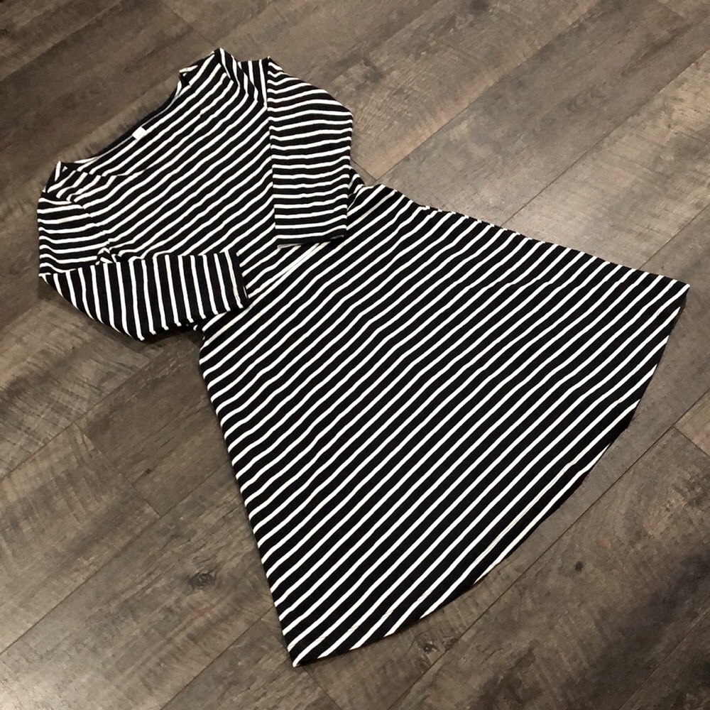 OLD NAVY BLACK/WHITE STRIPE LONG SLEEVE DRESS (M)